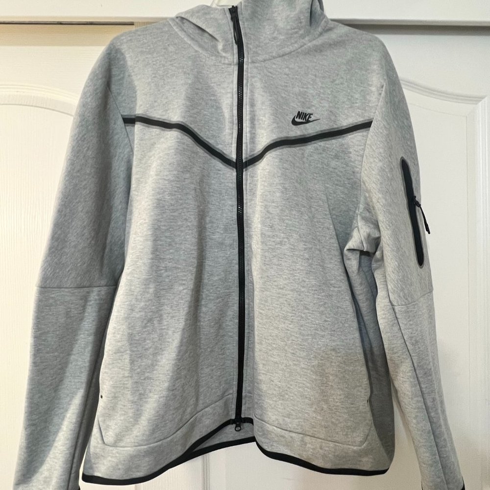 New With Tags! Nike - Men's XXL Sweatshirt With Hood and Zipper - Grey and Black